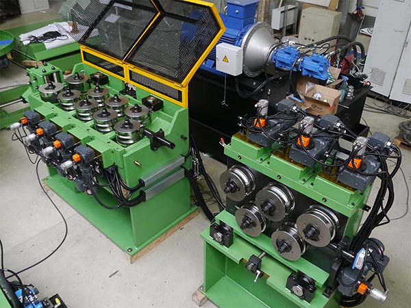 多輥平立矯直機(jī)